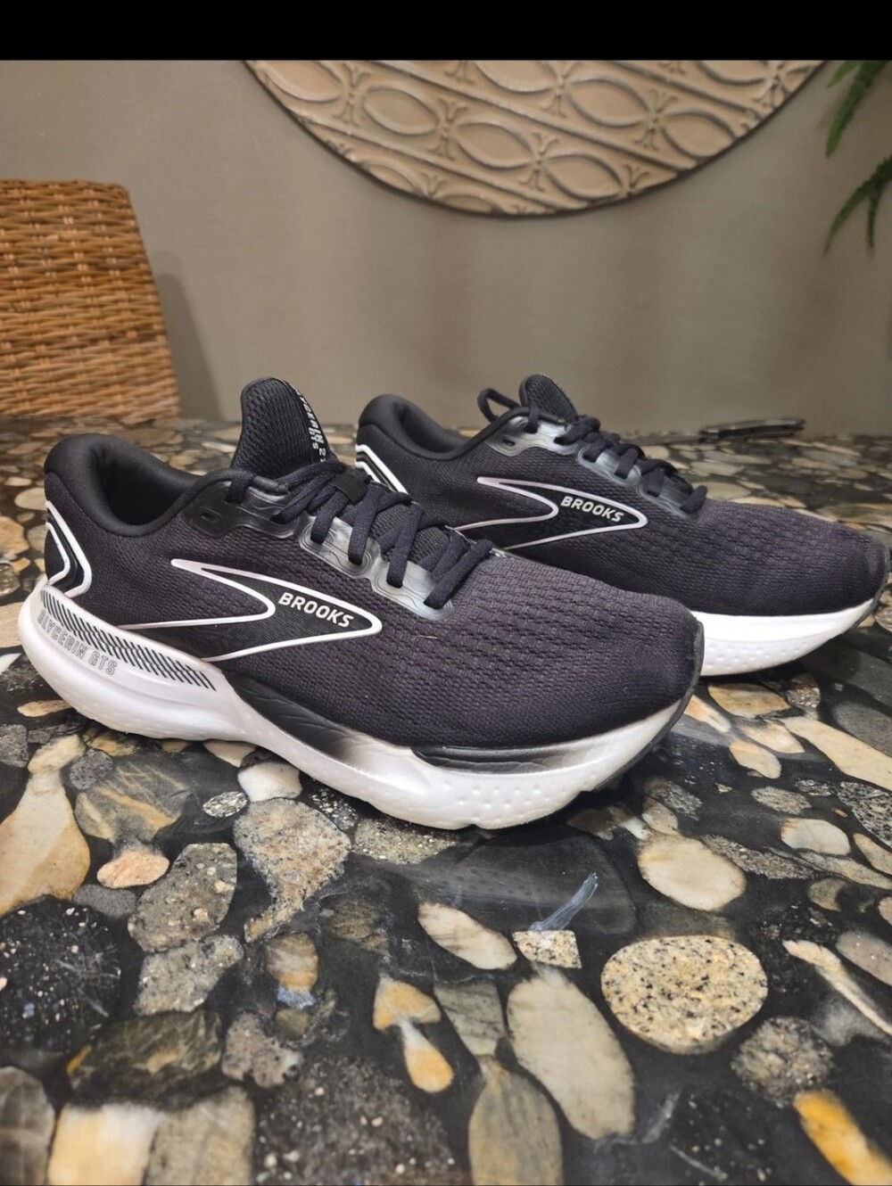 Brooks Glycerin GTS 21 Running Shoes Black White Athletic Sneakers Size 9.5 (2E)